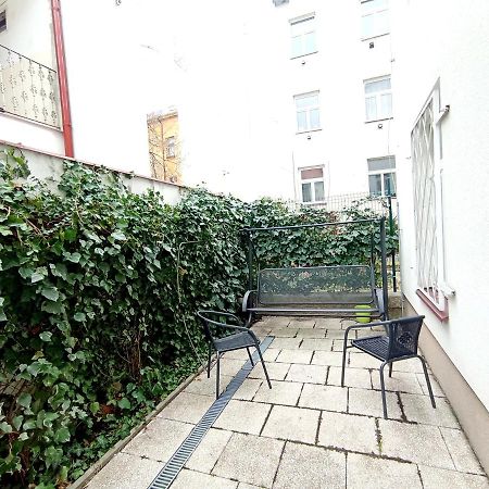 Apartments Captain Grand Прага Екстериор снимка